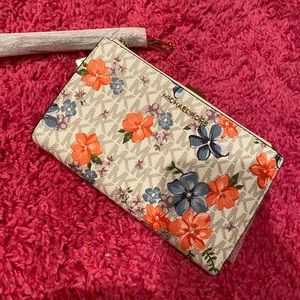 Michael Kors Wallet/Wristlet